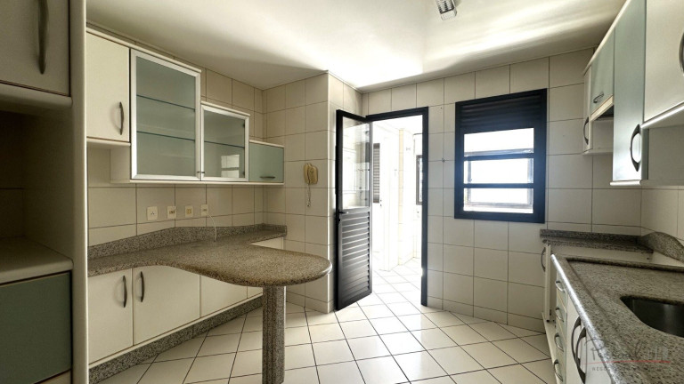 Imagem Apartamento com 3 Quartos à Venda, 205 m² em Centro - Florianópolis Imagem Apartamento com 3 Quartos à Venda, 205 m² em Centro - Florianópolis