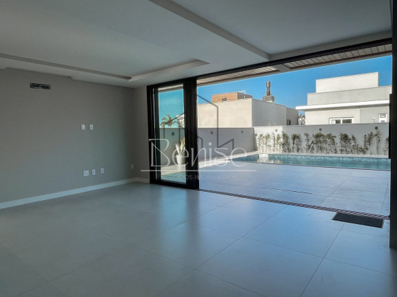 Imagem Casa com 4 Quartos à Venda, 285 m² em Santa Regina - Camboriú