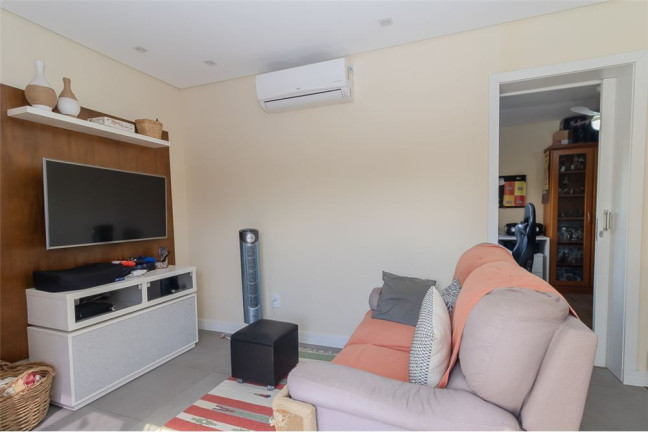 Imagem Casa com 3 Quartos à Venda,  em Medianeira - Porto Alegre