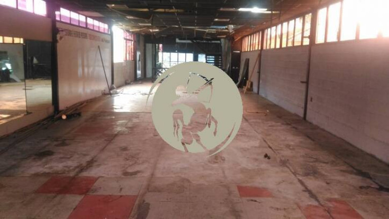 Imóvel Comercial à Venda, 600 m² em Pompeia - Santos