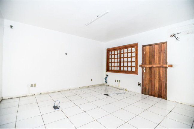 Imagem Casa com 6 Quartos à Venda, em Passo Da Areia - Porto Alegre Imagem Casa com 6 Quartos à Venda, em Passo Da Areia - Porto Alegre