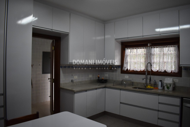 Imagem Casa com 6 Quartos à Venda, 546 m² em Região De Capivari - Campos Do Jordão