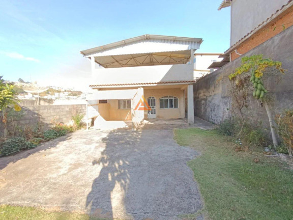 Casa com 3 Quartos à Venda, 385 m²