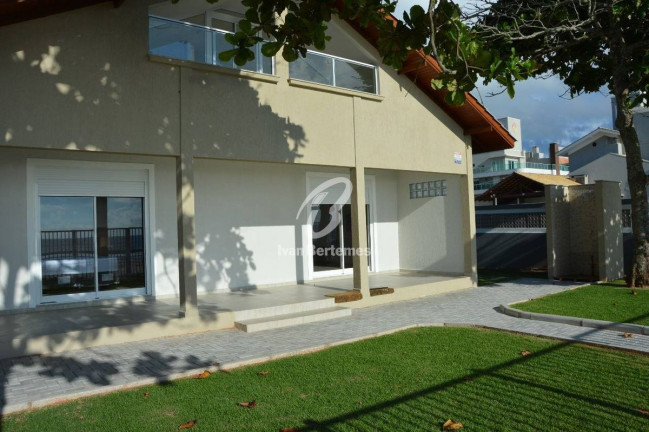 Imagem Casa com 4 Quartos para Temporada, em Canto Grande - Bombinhas Imagem Casa com 4 Quartos para Temporada, em Canto Grande - Bombinhas