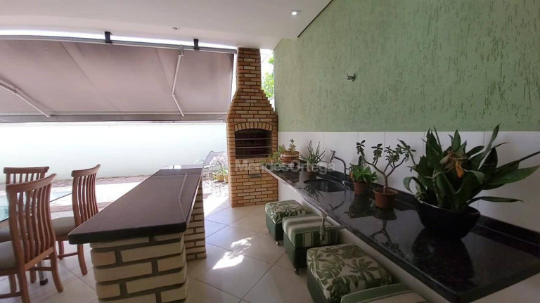 Imagem Casa com 3 Quartos à Venda, 220 m² em Aparecidinha - Sorocaba