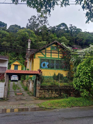 Imagem Casa com 6 Quartos à Venda ou Locação, 320 m² em Centro - Petrópolis Imagem Casa com 6 Quartos à Venda ou Locação, 320 m² em Centro - Petrópolis