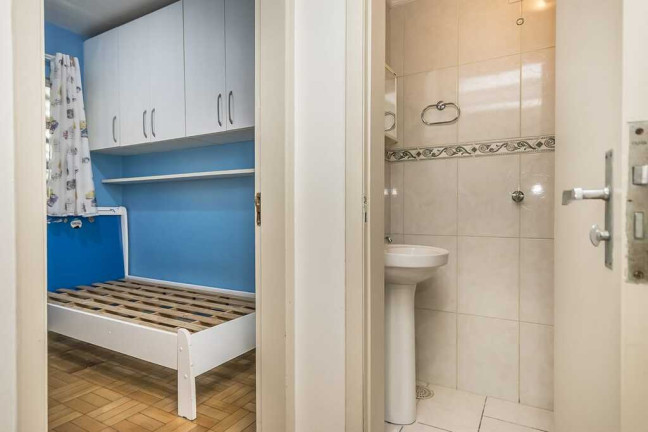 Imagem Imóvel com 3 Quartos à Venda, em Centro Histórico - Porto Alegre Imagem Imóvel com 3 Quartos à Venda, em Centro Histórico - Porto Alegre