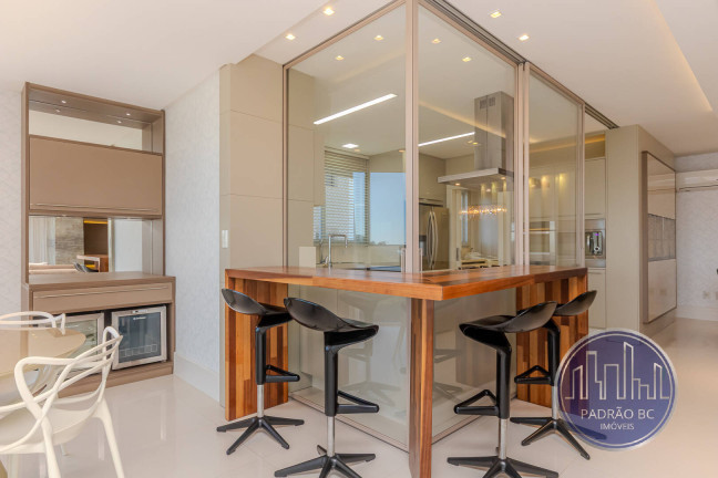Imagem Apartamento com 4 Quartos à Venda, 237 m² em Centro - Balneário Camboriú Imagem Apartamento com 4 Quartos à Venda, 237 m² em Centro - Balneário Camboriú