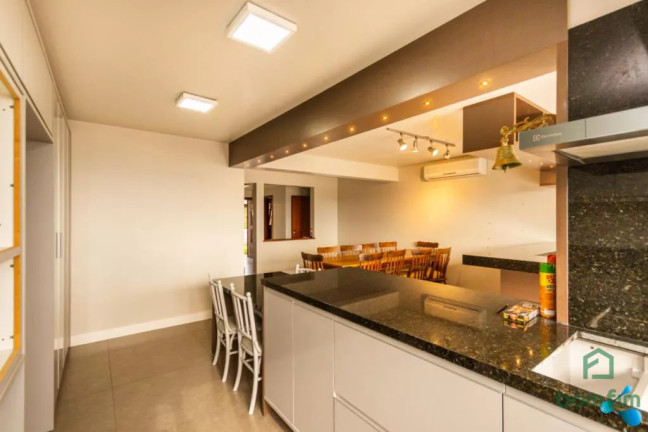 Imagem Casa com 4 Quartos à Venda, 390 m² em Ipanema - Porto Alegre Imagem Casa com 4 Quartos à Venda, 390 m² em Ipanema - Porto Alegre