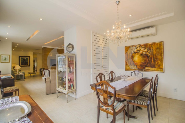Imagem Apartamento com 4 Quartos à Venda, 251 m² em Moinhos De Vento - Porto Alegre