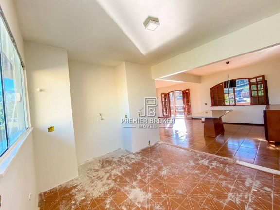 Imagem Casa com 3 Quartos à Venda ou Locação, 196 m² em Golfe - Teresópolis