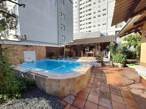 Imagem Casa com 5 Quartos à Venda, 244 m² em Centro - Joinville