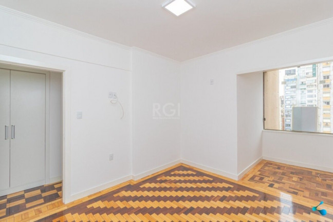 Imagem Imóvel com 3 Quartos à Venda, 117 m² em Centro Histórico - Porto Alegre Imagem Imóvel com 3 Quartos à Venda, 117 m² em Centro Histórico - Porto Alegre