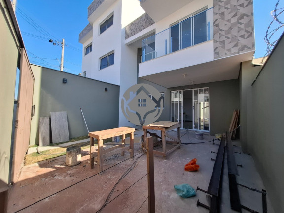 Casa com 3 Quartos à Venda,  em Novo Centro - Santa Luzia