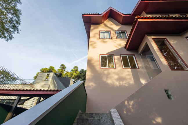 Imagem Casa com 3 Quartos à Venda, 350 m² em Santo Inácio - Curitiba Imagem Casa com 3 Quartos à Venda, 350 m² em Santo Inácio - Curitiba