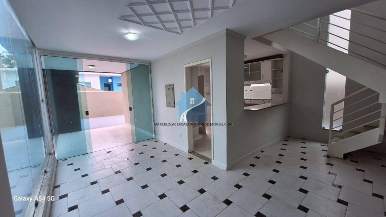 Imagem Casa com 3 Quartos para Alugar, em Flores - Manaus Imagem Casa com 3 Quartos para Alugar, em Flores - Manaus