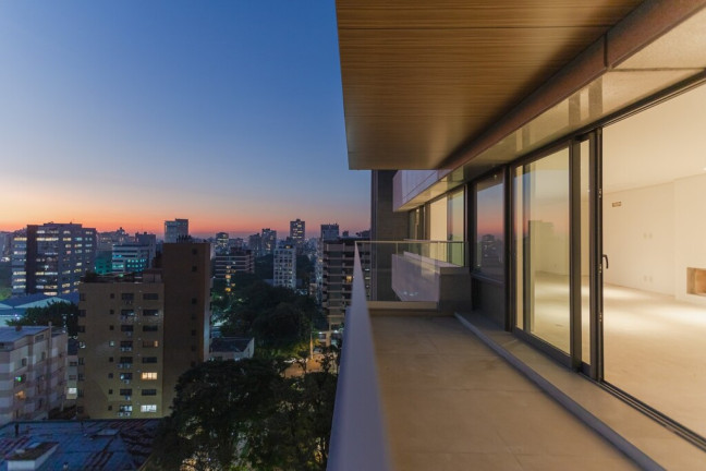 Imagem Imóvel com 3 Quartos à Venda, em Rio Branco - Porto Alegre Imagem Imóvel com 3 Quartos à Venda, em Rio Branco - Porto Alegre