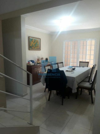 Imagem Sobrado com 4 Quartos à Venda, 209 m² em Uvaranas - Ponta Grossa