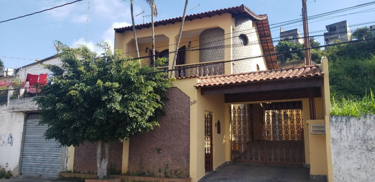 Sobrado com 2 Quartos à Venda ou Locação, 205 m² em Vila Perreli - Poá