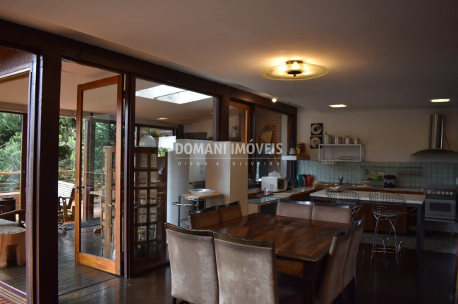 Imagem Casa com 6 Quartos à Venda, 302 m² em Região De Capivari - Campos Do Jordão