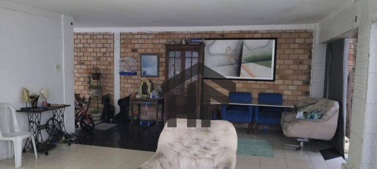 Imagem Casa com 5 Quartos à Venda, 330 m² em Encruzilhada - Recife