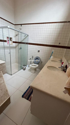 Imagem Casa com 4 Quartos à Venda, 302 m²