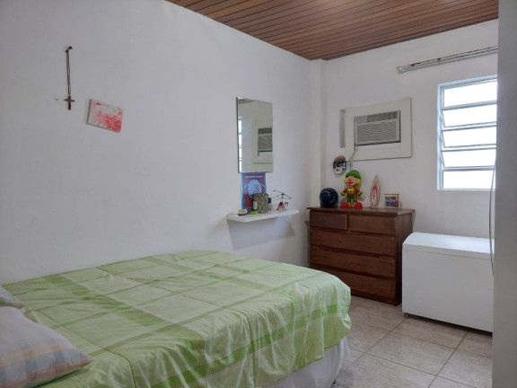 Imagem Casa com 3 Quartos à Venda, 240 m²