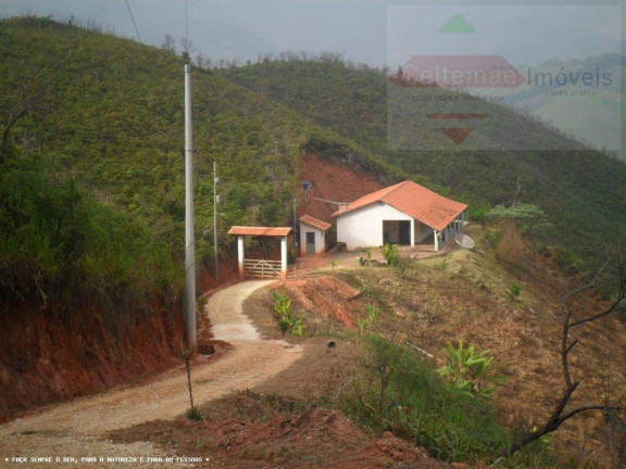 Chácara com 3 Quartos à Venda, 180 m² em Pouso Frio - Taubaté