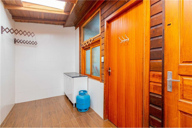Imagem Casa com 4 Quartos à Venda,  em Sarandi - Porto Alegre