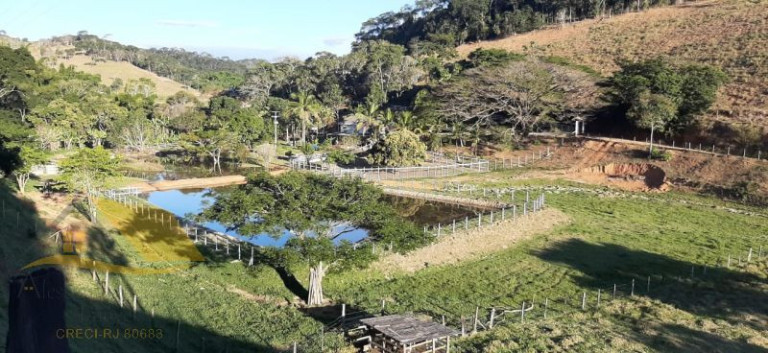 Imagem Chácara com 5 Quartos à Venda, 250 m²