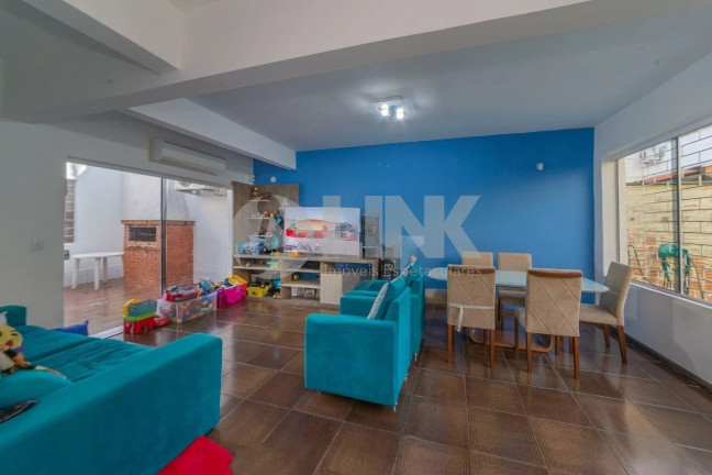 Imagem Casa com 4 Quartos à Venda, 299 m² em Santana - Porto Alegre