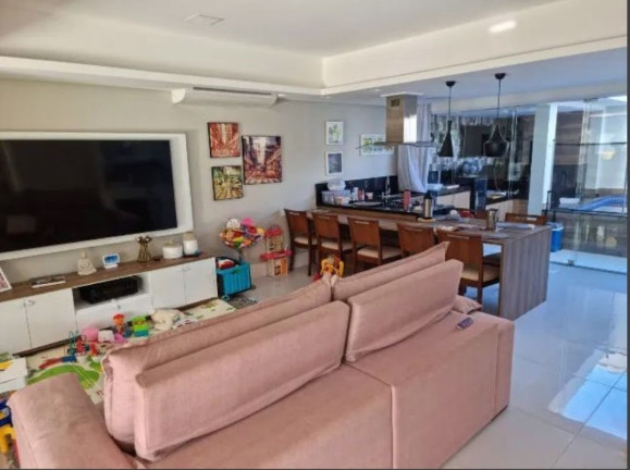Imagem Casa com 5 Quartos à Venda, 300 m² em Buraquinho - Lauro De Freitas Imagem Casa com 5 Quartos à Venda, 300 m² em Buraquinho - Lauro De Freitas