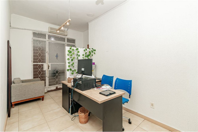 Imagem Casa com 3 Quartos à Venda, em Petrópolis - Porto Alegre Imagem Casa com 3 Quartos à Venda, em Petrópolis - Porto Alegre