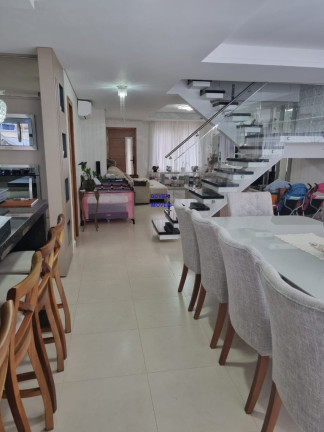 Imagem Casa com 4 Quartos à Venda, 295 m² em Santa Cândida - Curitiba Imagem Casa com 4 Quartos à Venda, 295 m² em Santa Cândida - Curitiba