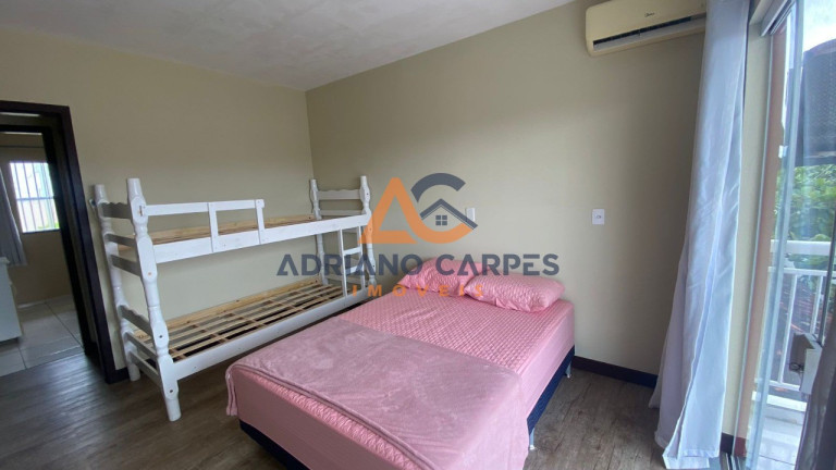 Imagem Sobrado com 5 Quartos para Alugar ou Temporada, 150 m² em Meia Praia - Navegantes