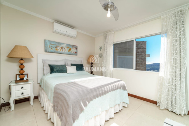 Imagem Casa com 7 Quartos à Venda, 408 m² em Centro - Bombinhas
