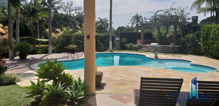 Imagem Casa com 4 Quartos à Venda, 351 m² em Praia Das Taquaras - Balneário Camboriú Imagem Casa com 4 Quartos à Venda, 351 m² em Praia Das Taquaras - Balneário Camboriú
