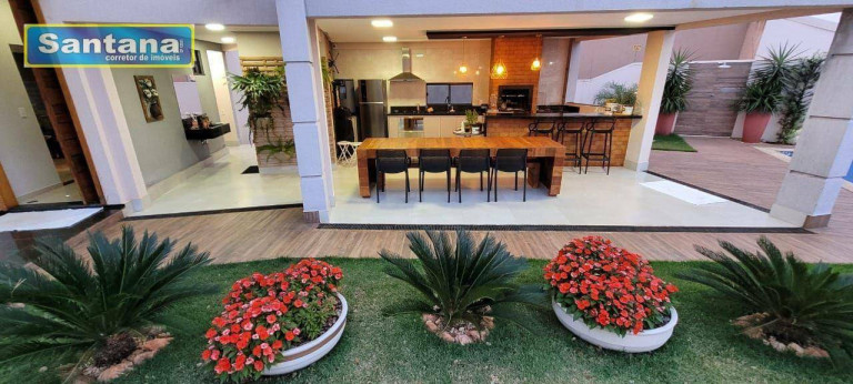 Imagem Casa com 5 Quartos à Venda, 320 m² em Bandeirantes - Caldas Novas Imagem Casa com 5 Quartos à Venda, 320 m² em Bandeirantes - Caldas Novas
