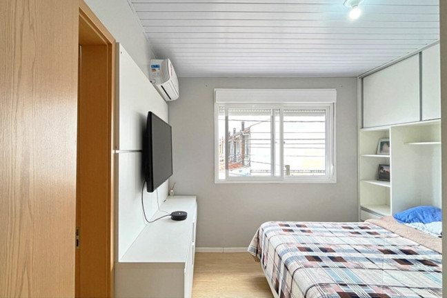 Imagem Casa com 3 Quartos à Venda, 144 m² em Hípica - Porto Alegre Imagem Casa com 3 Quartos à Venda, 144 m² em Hípica - Porto Alegre