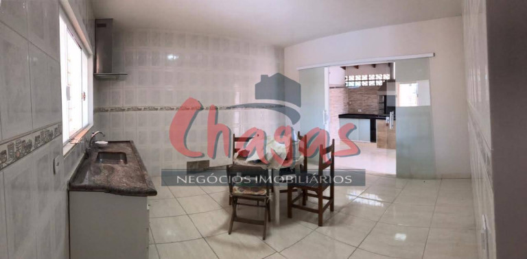 Imagem Sobrado com 4 Quartos à Venda, 264 m² em Centro - Caraguatatuba