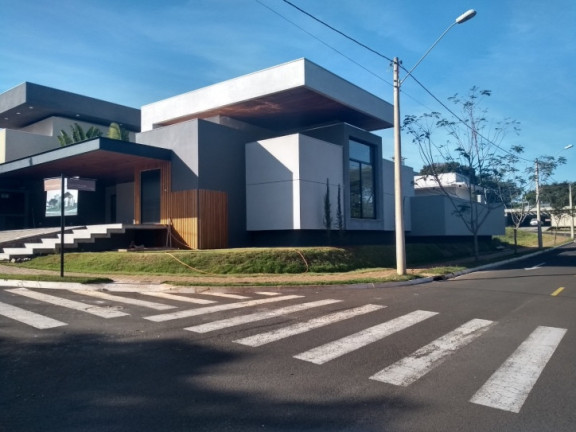 Casa com 4 Quartos à Venda,  em Bauru