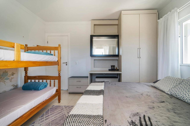 Imagem Casa com 4 Quartos para Temporada,  em Zimbros - Bombinhas