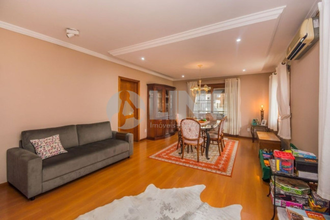 Imagem Imóvel com 3 Quartos à Venda, 383 m² em Auxiliadora - Porto Alegre Imagem Imóvel com 3 Quartos à Venda, 383 m² em Auxiliadora - Porto Alegre