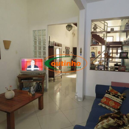 Imagem Casa com 5 Quartos à Venda, 275 m² em Grajaú - Rio De Janeiro Imagem Casa com 5 Quartos à Venda, 275 m² em Grajaú - Rio De Janeiro
