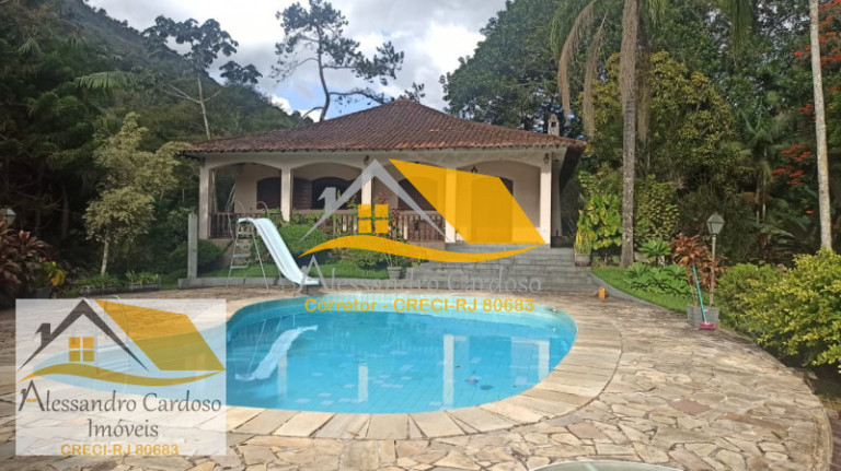 Imagem Casa com 3 Quartos à Venda, 300 m²