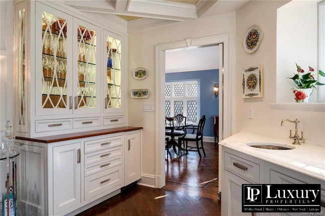 Imagem Casa com 5 Quartos à Venda,  em Bronxville - New York City