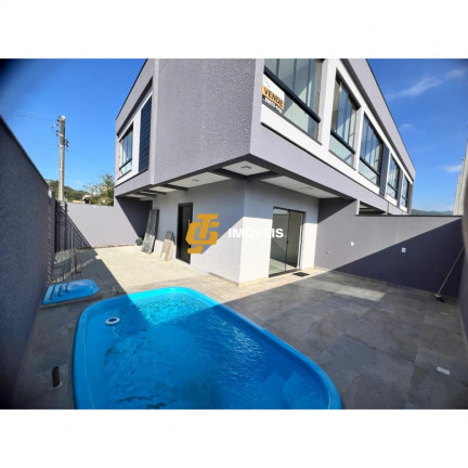 Sobrado com 2 Quartos à Venda, 110 m² em Santa Regina  - Camboriú