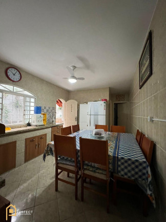 Imagem Casa com 4 Quartos à Venda, 230 m² em Jardim Ana Emilia - Taubaté Imagem Casa com 4 Quartos à Venda, 230 m² em Jardim Ana Emilia - Taubaté