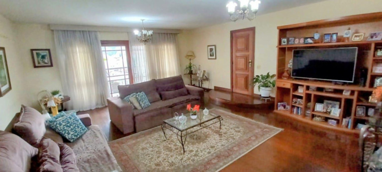 Imóvel com 3 Quartos à Venda, 187 m² em Várzea - Teresópolis