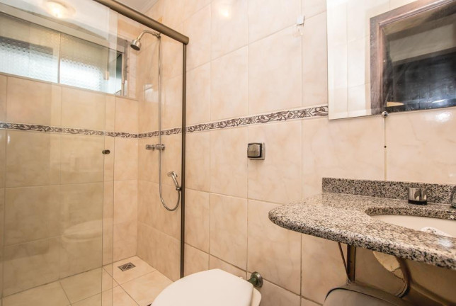 Sobrado com 4 Quartos à Venda, 180 m² em Santo Inácio - Curitiba
